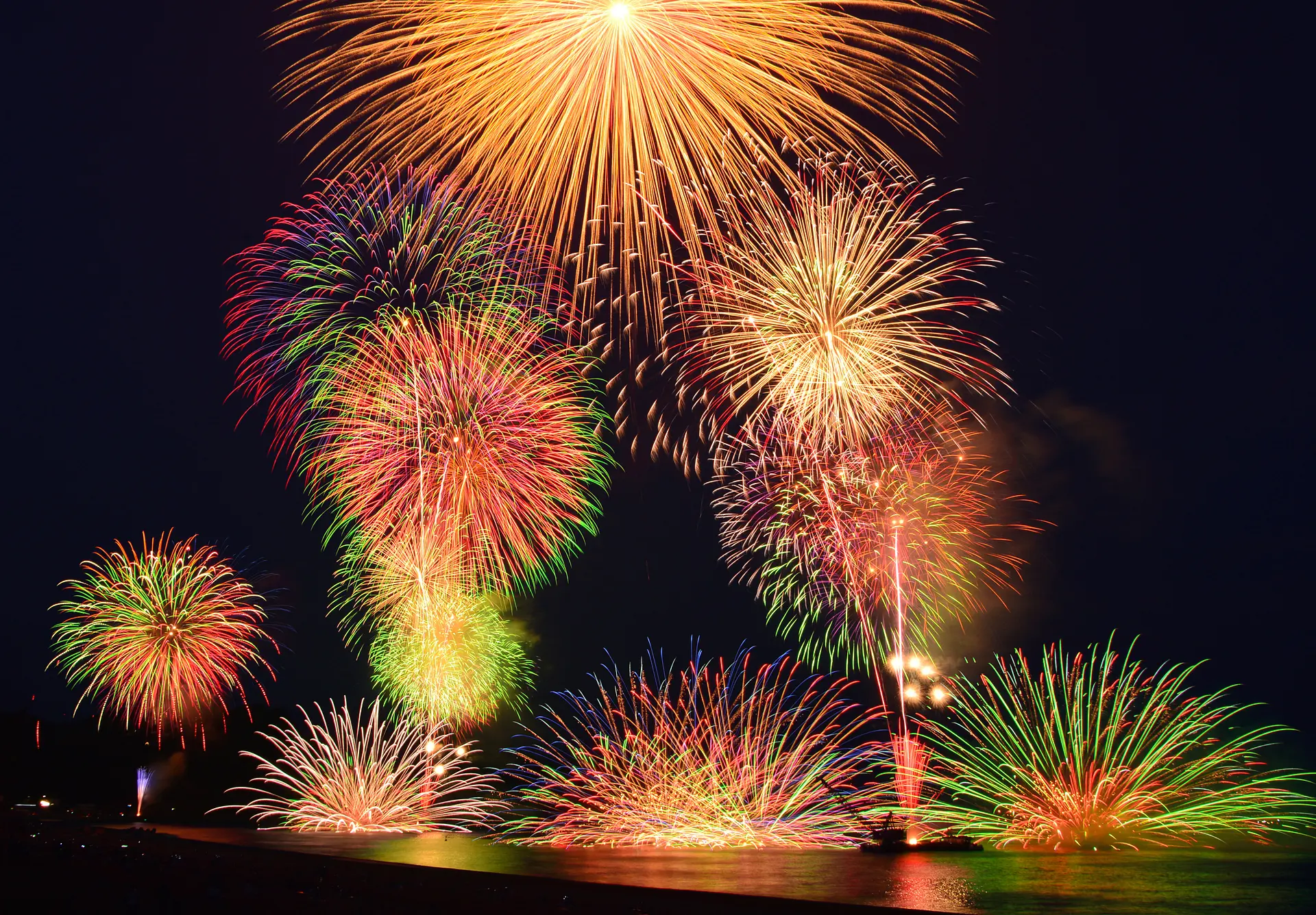 2025年8月1日更新】熊野大花火大会2025はいつ開催?見どころや駐 2025年8月1日更新】熊野大花火大会2025はいつ開催?見どころや駐